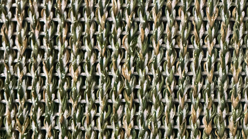 Knitted Pet Grass Structure Caroussel